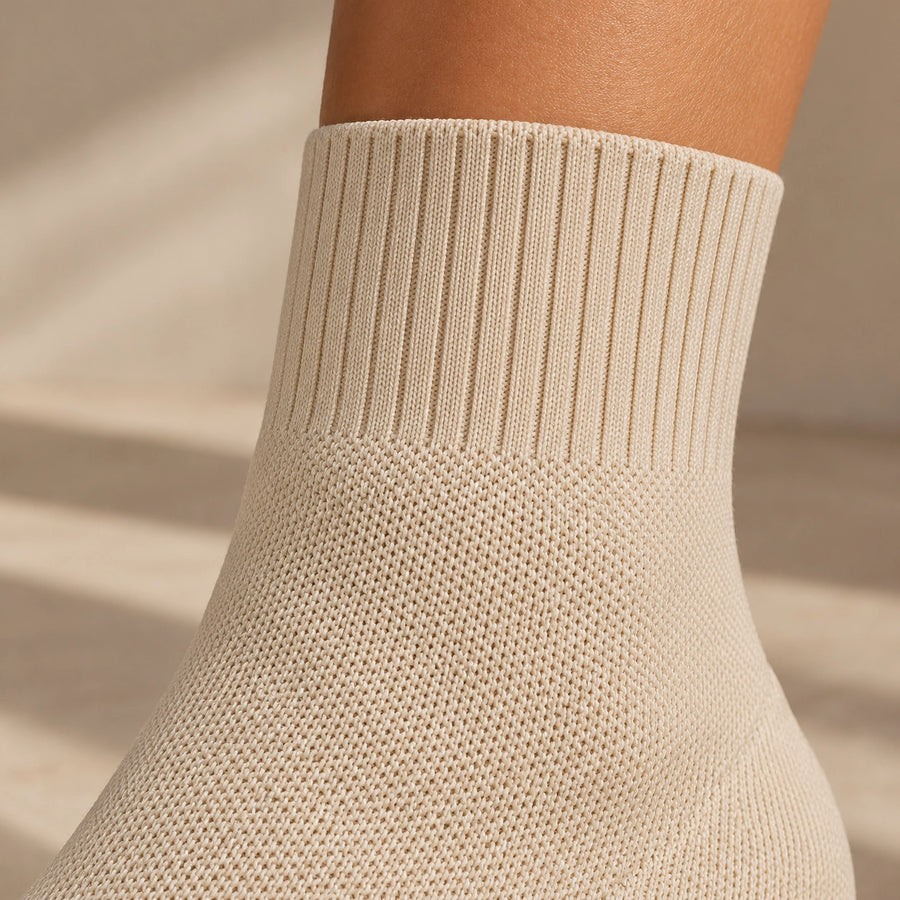 Bottines Femme à Talons Automne Hiver beige – détail maille et bord côtelé