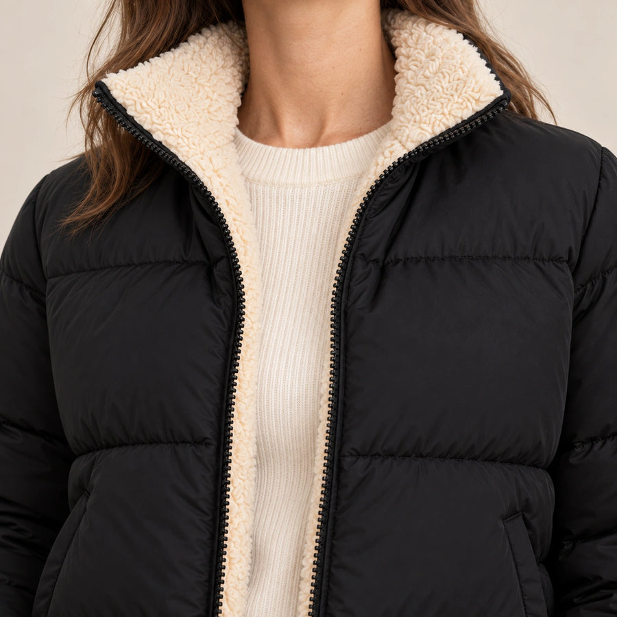 Doudoune Courte Femme Col Montant Doublée Sherpa Zip Intégral noir – détail sherpa, zip et matelassage