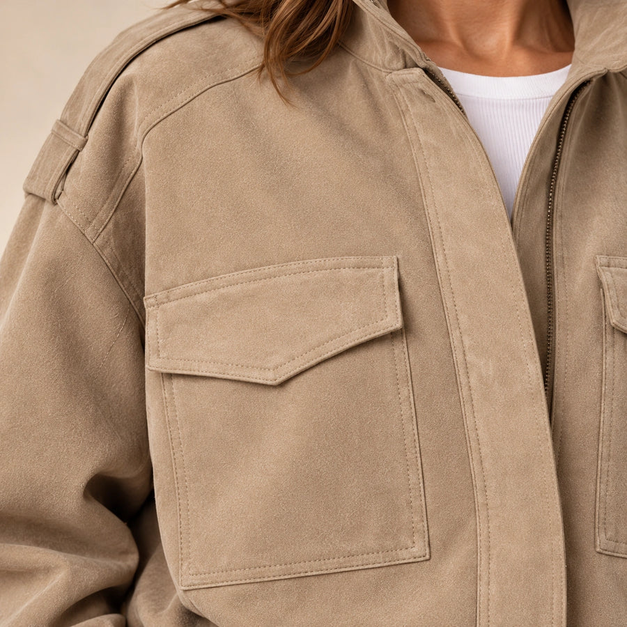 Blouson Bomber Femme Effet Daim avec Poches Avant et Bords Côtes kaki – détail poche, couture et matière