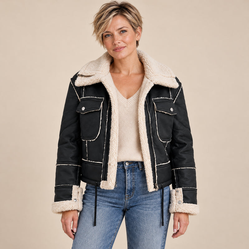 Veste Aviateur Courte Femme - Col Oversize Fermeture Zippée - Noir - photo portée sur fond beige