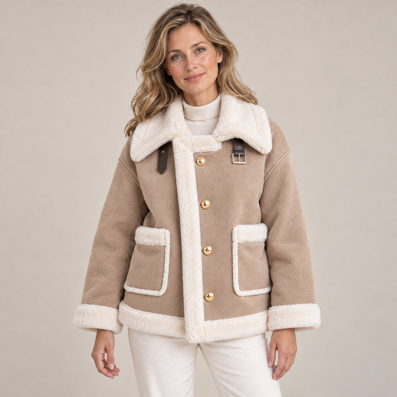 Veste Aviateur Femme - Aspect Daim Col Oversize Boutons Dorés - Beige - photo portée sur fond beige