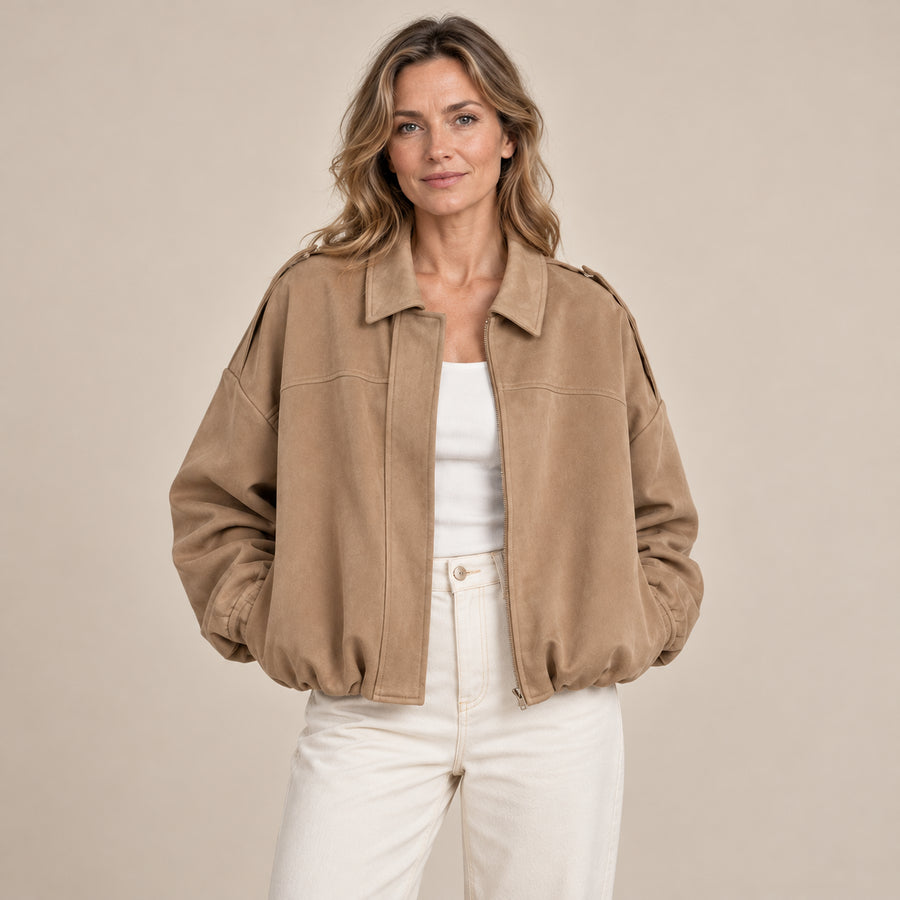 Blouson Bomber Femme - Effet Daim Col Rabattu Poignets Côtelés - Kaki - photo portée sur fond beige