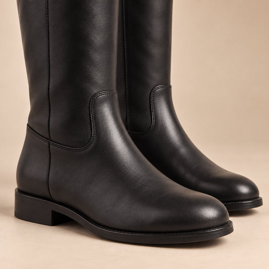 Bottes Cavalières Plates Femme - Simili Souple Sans Fermeture - Noir - gros plan 1 sur fond beige