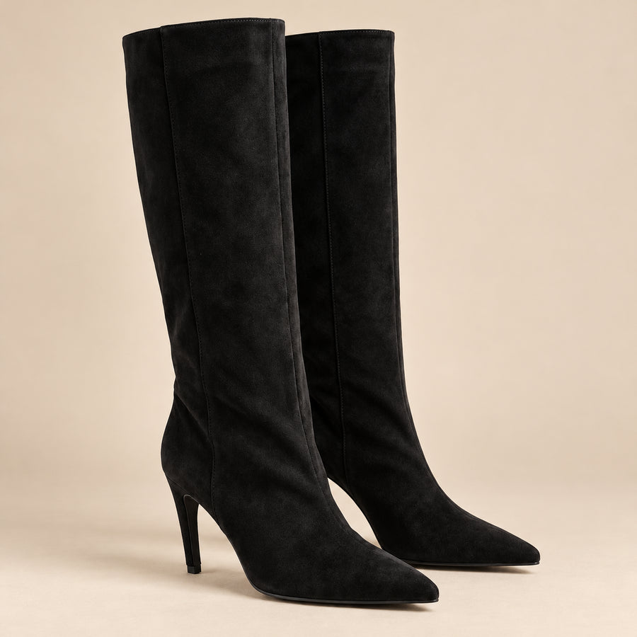 Bottes Hautes Femme - Tige Droite en Suédine Talon Fin - Noir - vue non portée sur fond beige