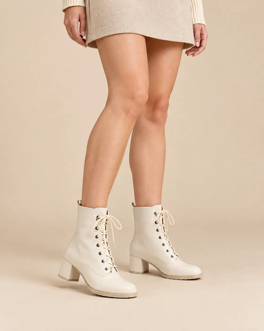 Bottines à Lacets Femme - Talon Carré Effet Cuir Mat Blanc Cassé porté