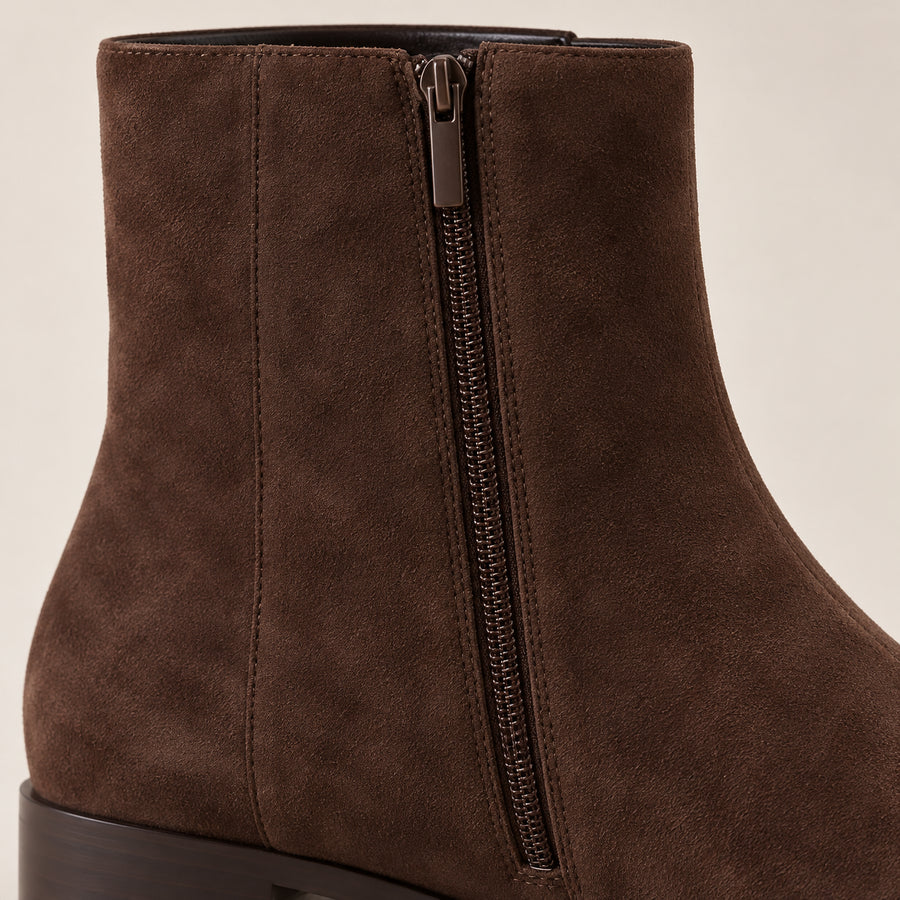 Bottines Femme - Bout Carré en Suédine Petit Talon Zip Intérieur - Chocolat - gros plan zip intérieur sur fond beige