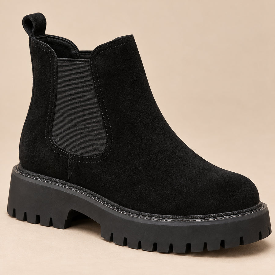 Bottines Chelsea Femme - Suédine Semelle Crantée Talon Bloc - Noir - gros plan 1 sur fond beige