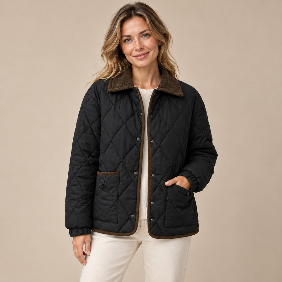 Veste Matelassée Courte Femme - Motif Carreaux Col Contrasté - Noir - photo portée sur fond beige