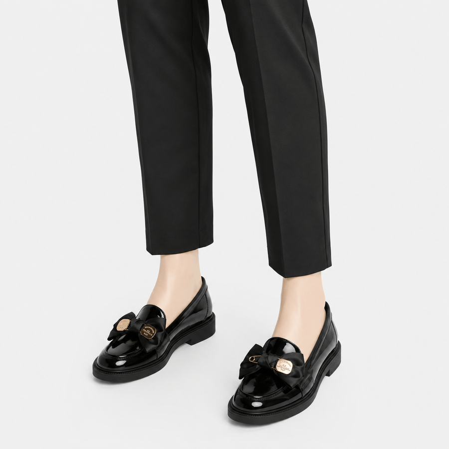 Mocassin femme noir plateforme vernis penny - vue d'ensemble posé