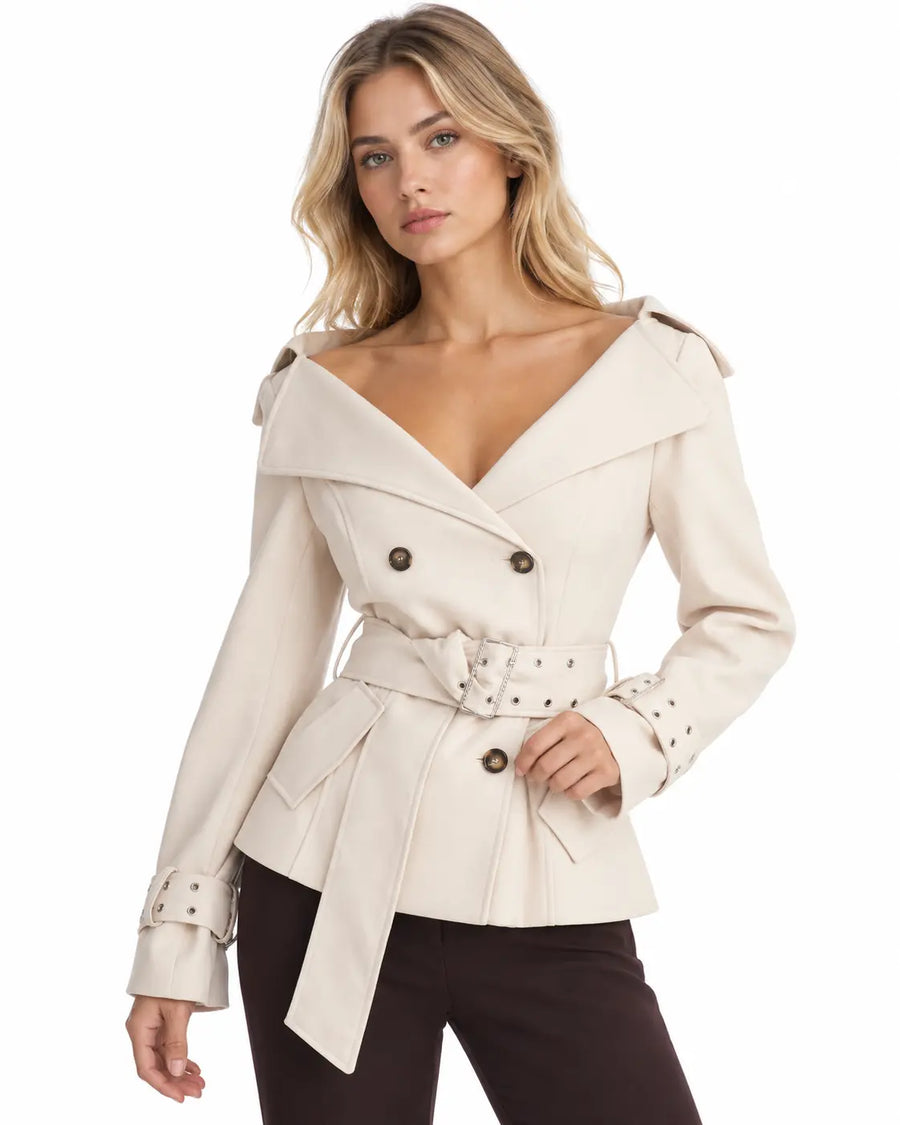 Trench Femme - Court Croisé Épaules Dénudées Ceinture à Boucle Abricot porté