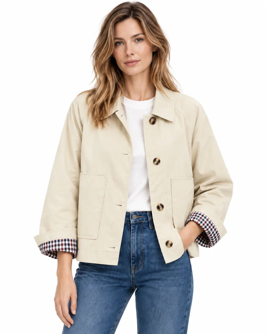 Trench Femme - Court Gabardine Coton Col Chemise Poches Plaquées Blanc porté
