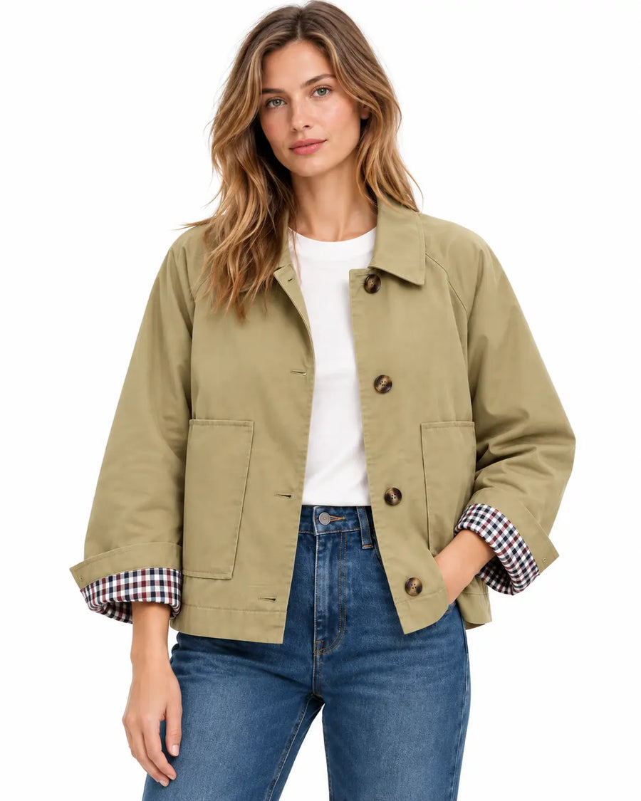 Trench Femme - Court Gabardine Coton Col Chemise Poches Plaquées Kaki porté