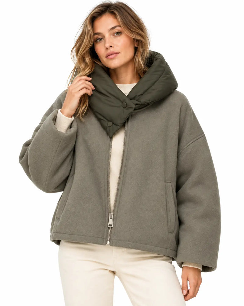 Veste Matelassée Oversize Femme - Capuche Zip Dissimulé Olive porté