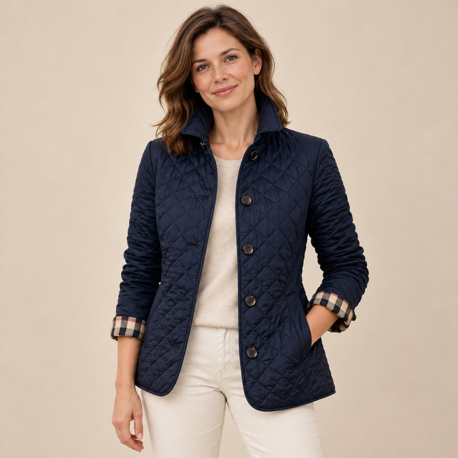 Veste Matelassée Femme - Col Rabattu Fermeture Boutons - Bleu - photo portée sur fond beige